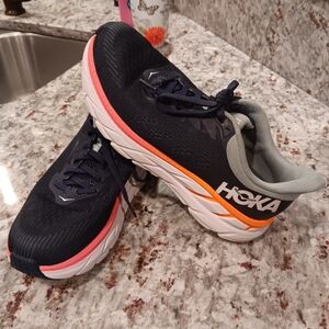 💓BARELY USED💓CONDITION HOKA CLIFTON 7